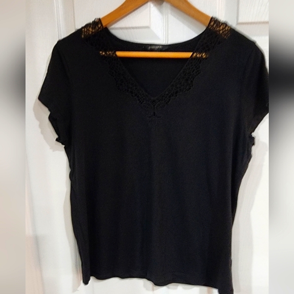 Black t-shirt - Picture 1 of 3